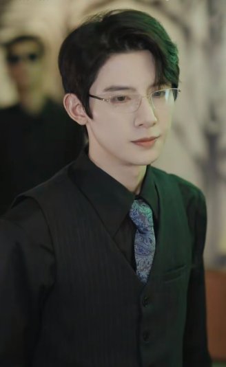 帅气短剧男演员朱一未《今日天晴宣爱你》剧中照片