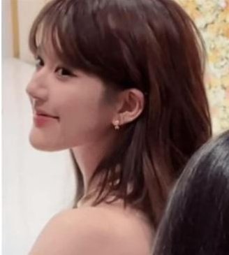 赵露思疑似整容风波,她是这样回应的