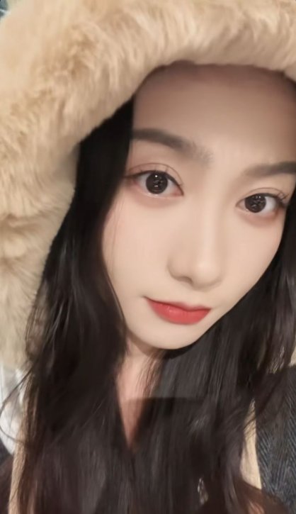 美女短剧演员李影生活照片