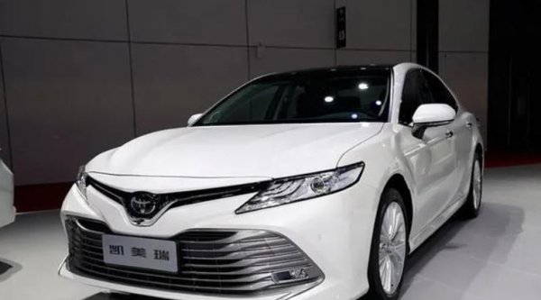 丰田大促“掀桌子”！凯美瑞2.5L强动力油耗4.2L，直降12万
