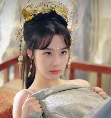 美女短剧演员王小亿和她那双让人想入非非大大白腿